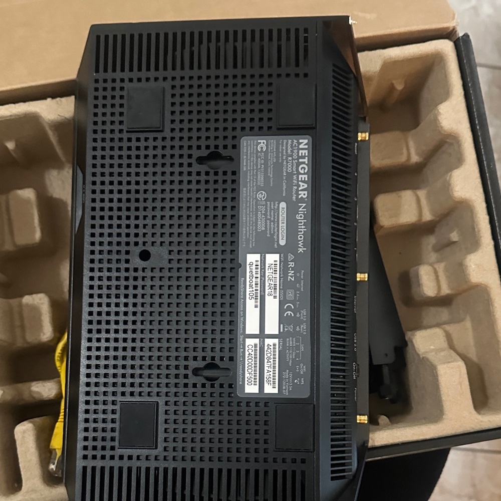 NETGEAR Nighthawk AC1900 WiFi Router - Black - Picture 7 of 7